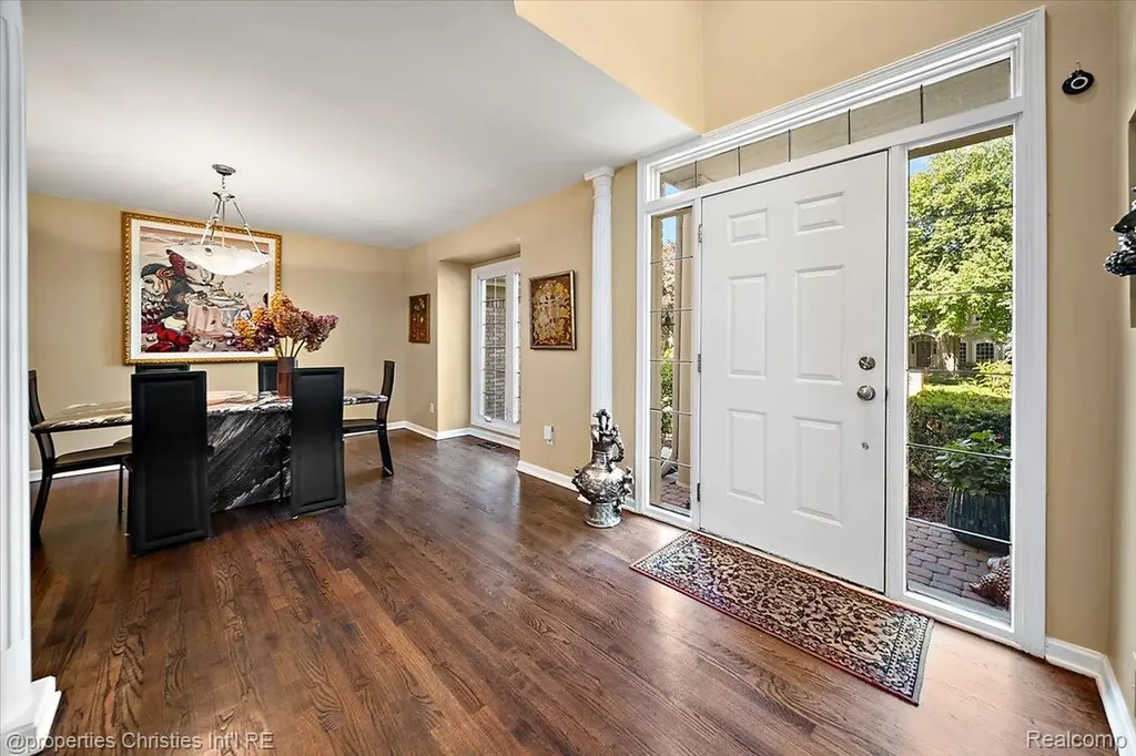 2685 Elizabeth Lane West Bloomfield Charter Township MI 48324
