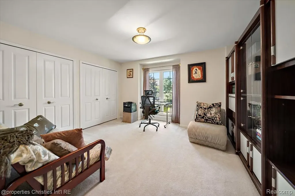 2685 Elizabeth Lane West Bloomfield Charter Township MI 48324