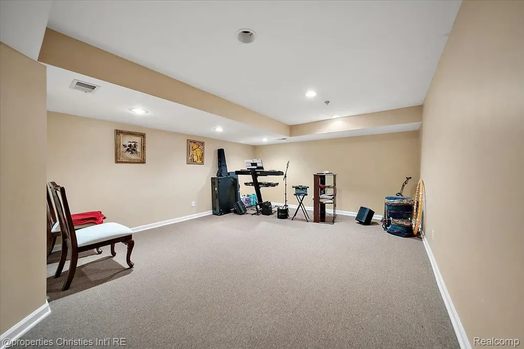 2685 Elizabeth Lane West Bloomfield Charter Township MI 48324