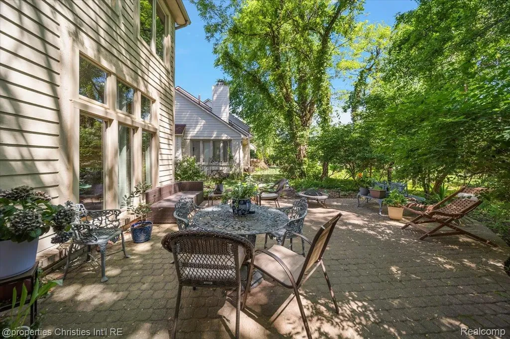 2685 Elizabeth Lane West Bloomfield Charter Township MI 48324