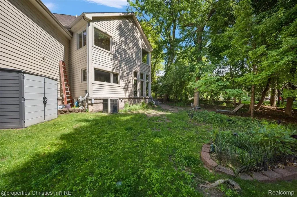 2685 Elizabeth Lane West Bloomfield Charter Township MI 48324