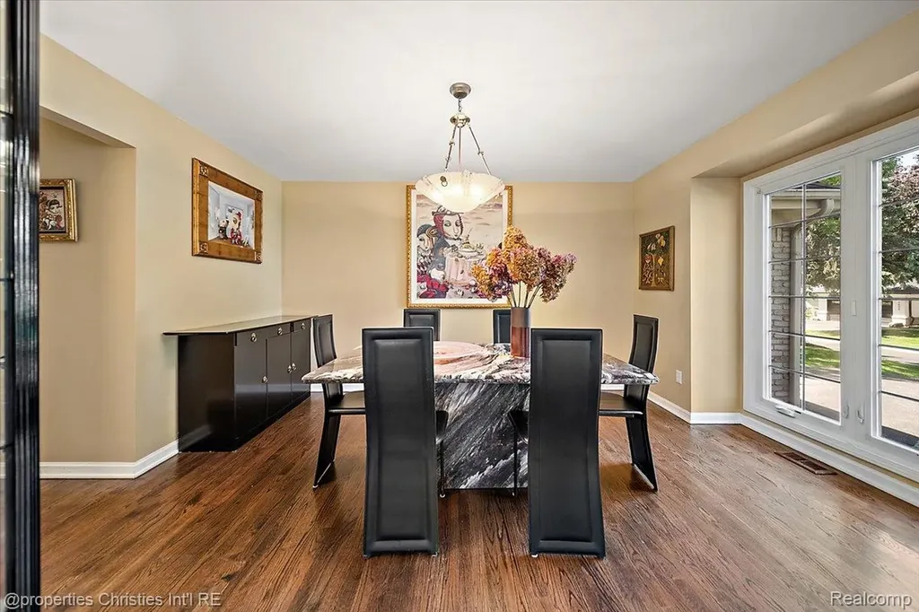 2685 Elizabeth Lane West Bloomfield Charter Township MI 48324