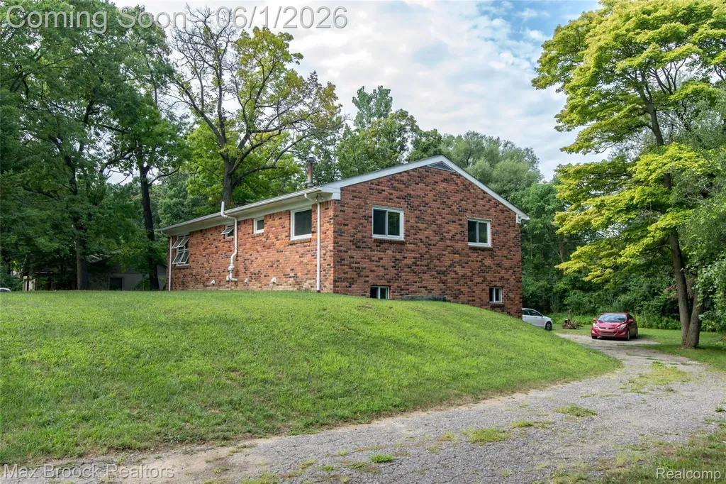 465 Robert Court Auburn Hills City MI 48326