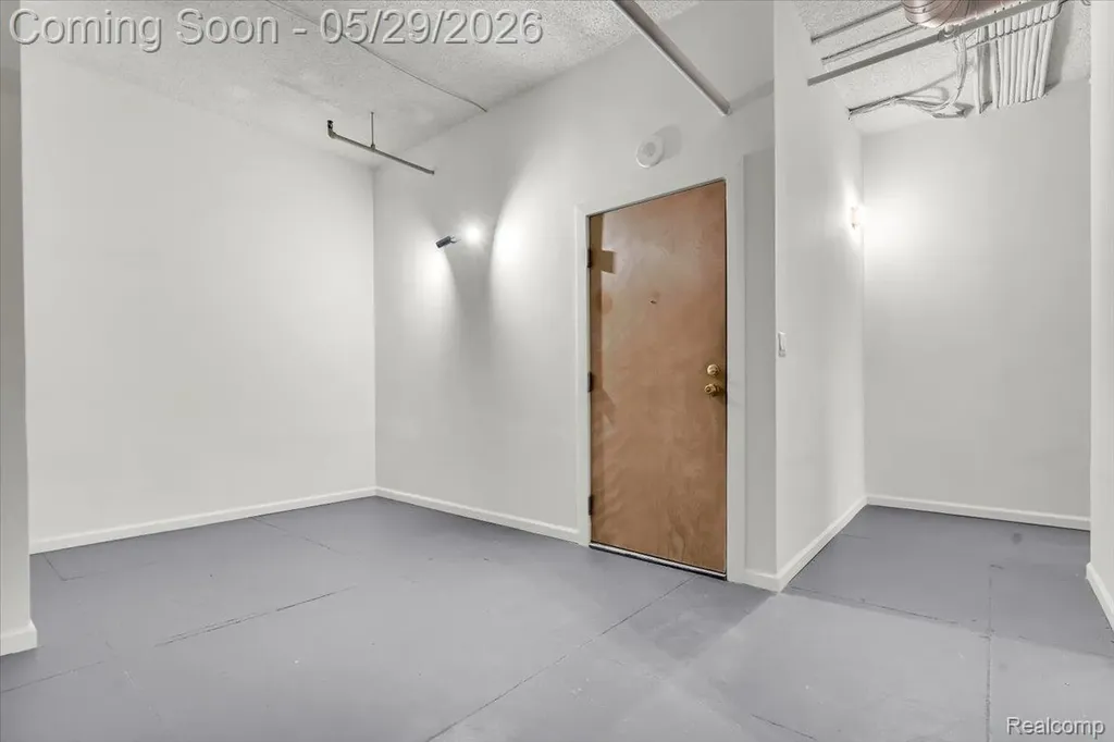 6533 E Jefferson Avenue Detroit City MI 48207