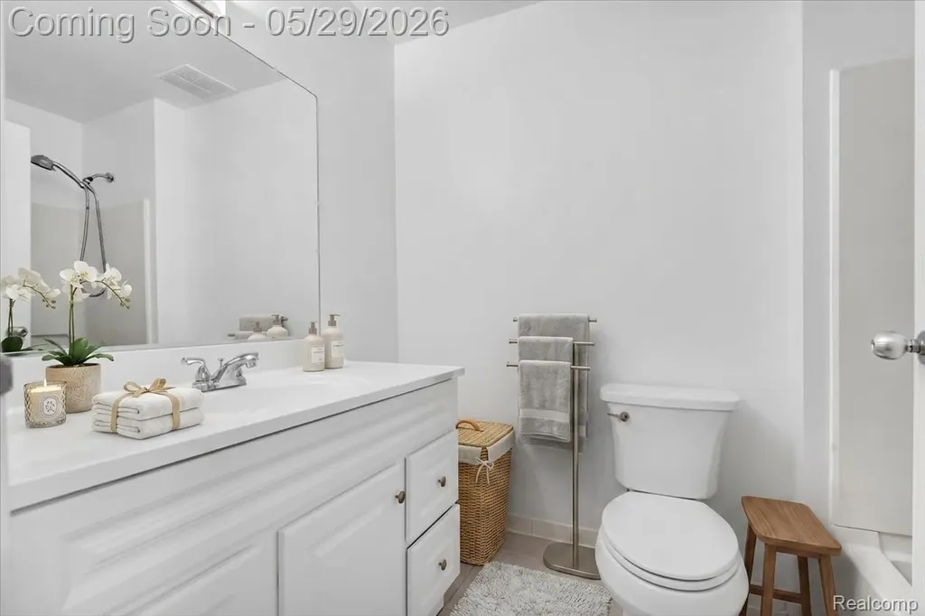 6533 E Jefferson Avenue Detroit City MI 48207