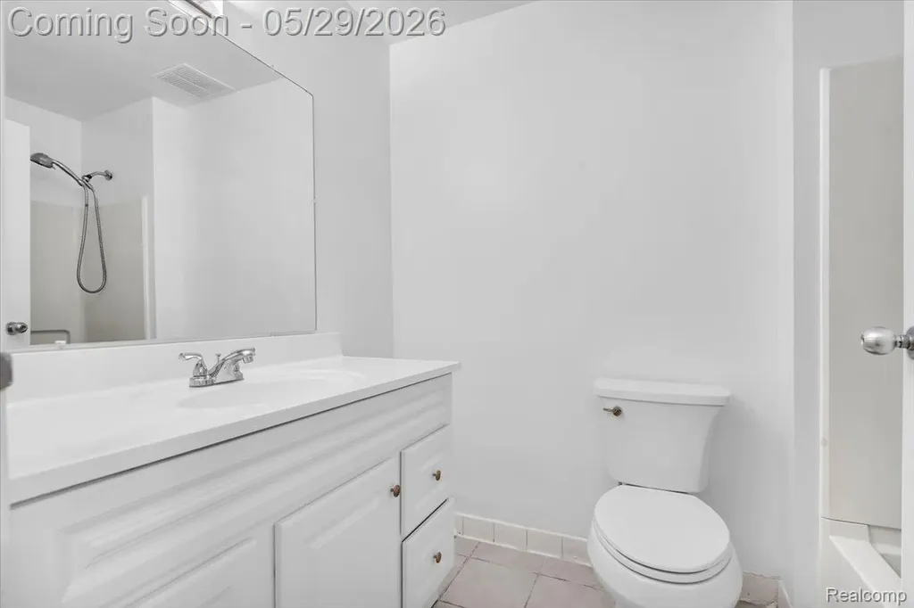 6533 E Jefferson Avenue Detroit City MI 48207