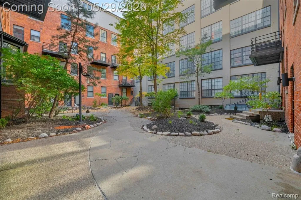 6533 E Jefferson Avenue Detroit City MI 48207