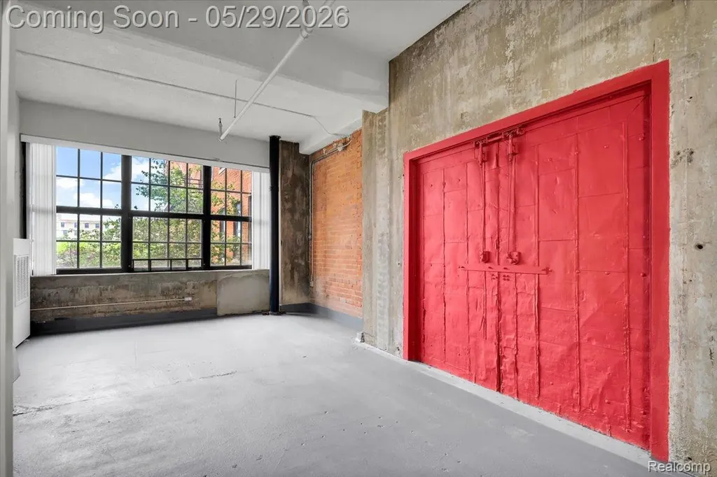6533 E Jefferson Avenue Detroit City MI 48207