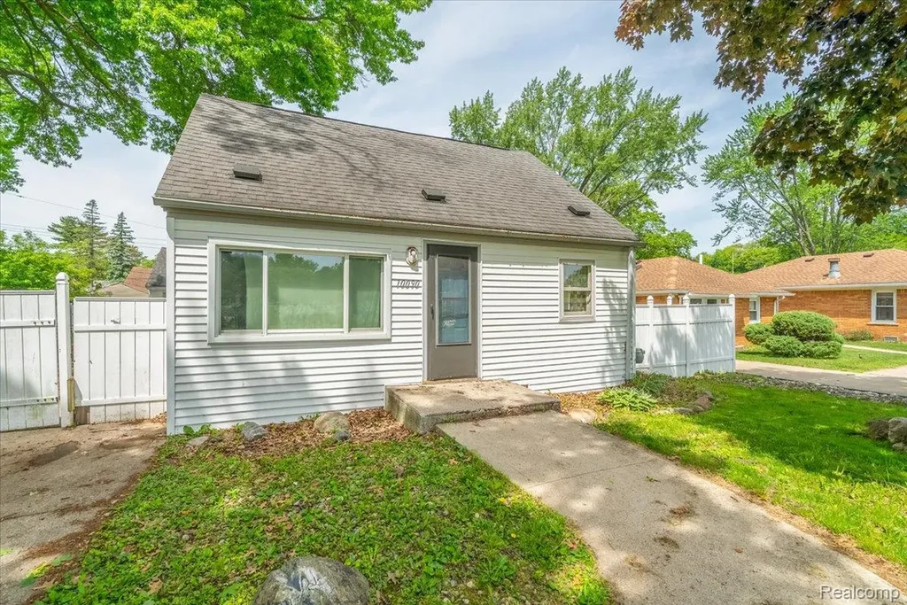 10090 Sterling Street Romulus City MI 48174