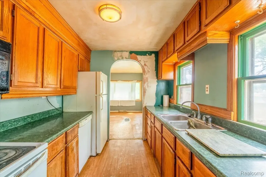 10090 Sterling Street Romulus City MI 48174