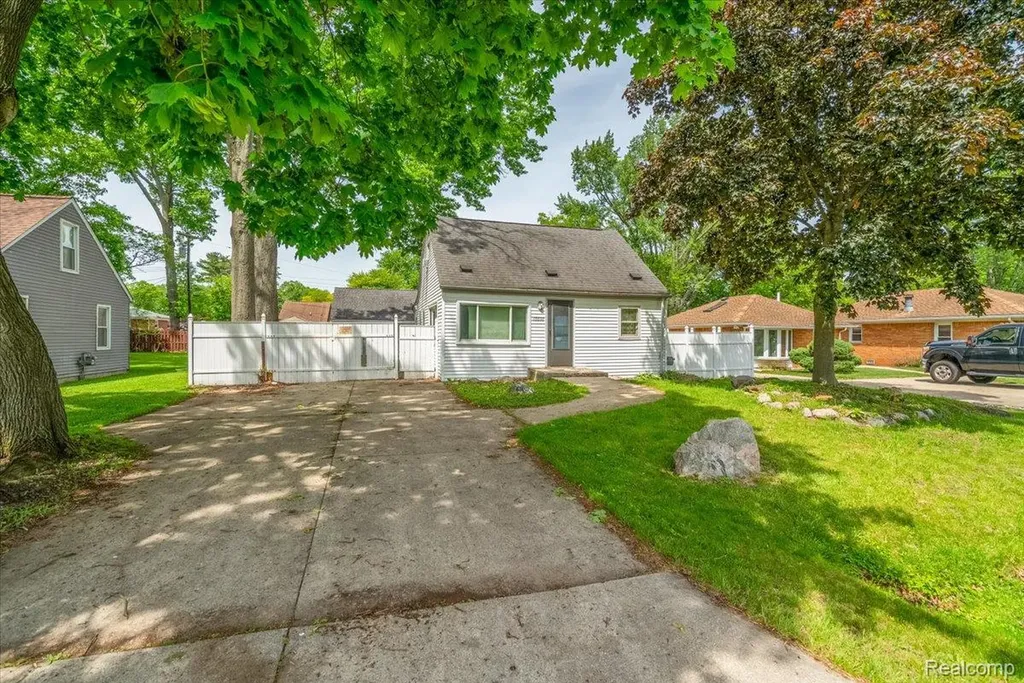 10090 Sterling Street Romulus City MI 48174