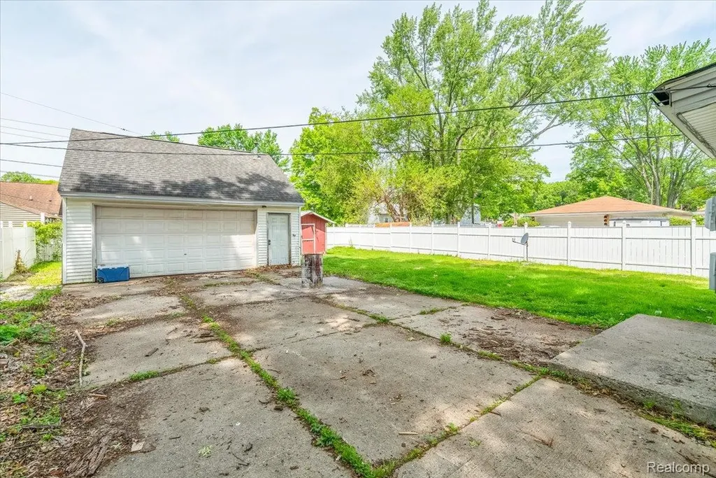 10090 Sterling Street Romulus City MI 48174