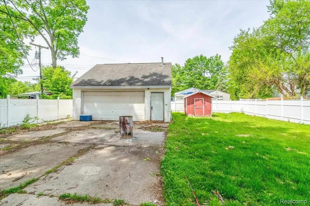 10090 Sterling Street Romulus City MI 48174