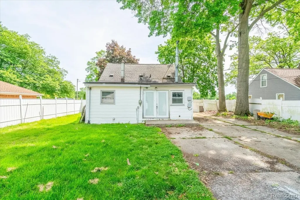 10090 Sterling Street Romulus City MI 48174