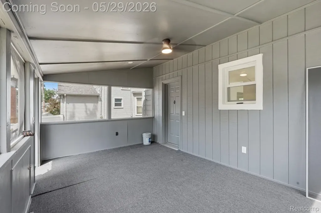 255 Poplar Street Wyandotte City MI 48192