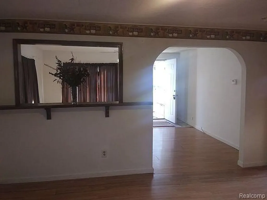 1050 W Mclean Avenue Flint Charter Township MI 48507