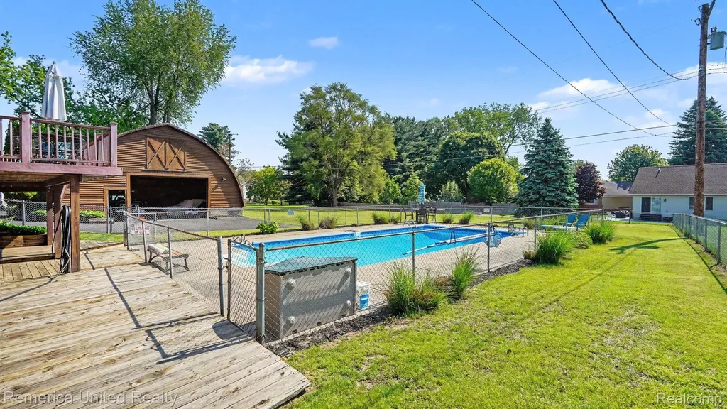 339 S Collins Street Fowlerville Village MI 48836