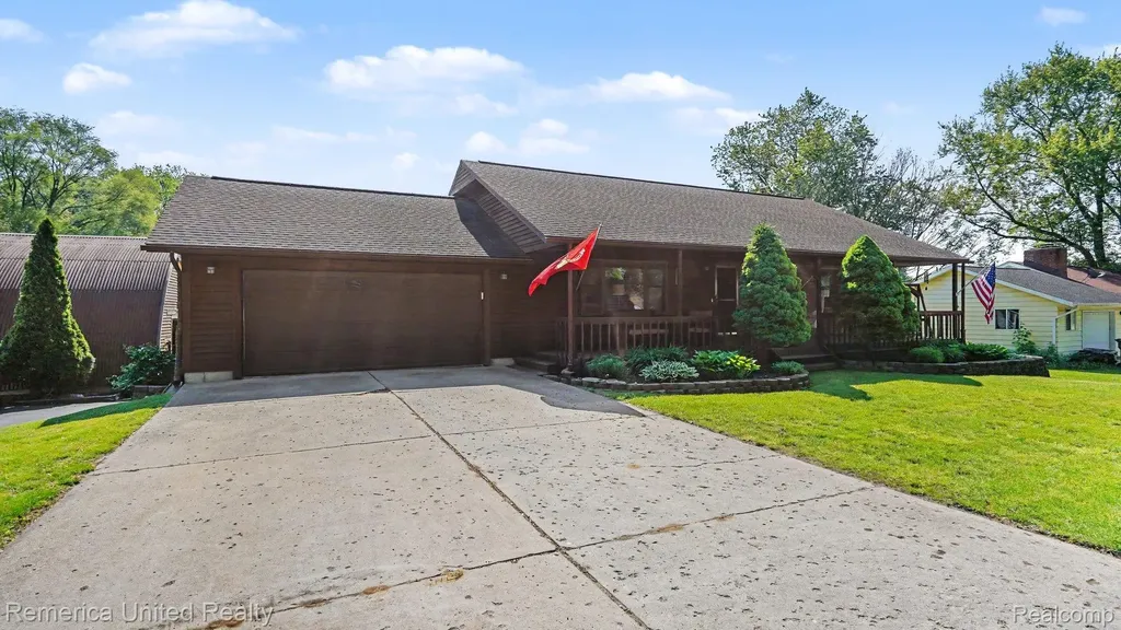 339 S Collins Street Fowlerville Village MI 48836