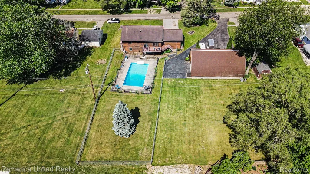 339 S Collins Street Fowlerville Village MI 48836