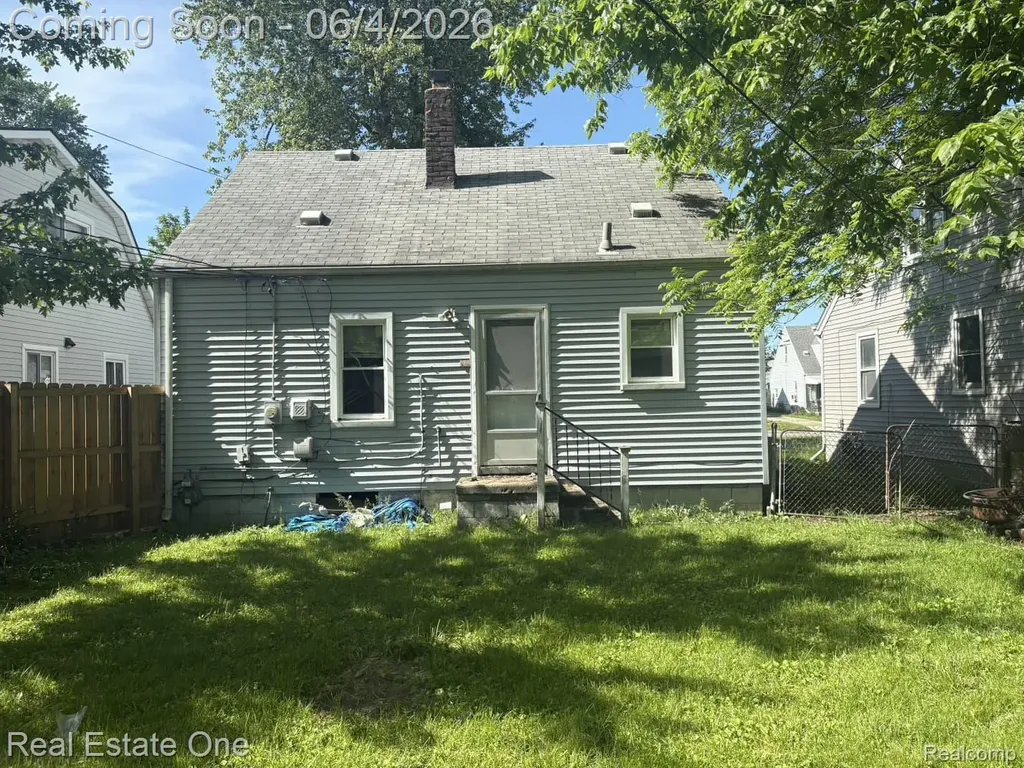 25963 Powers Avenue Dearborn Heights City MI 48125