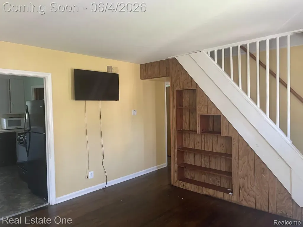 25963 Powers Avenue Dearborn Heights City MI 48125