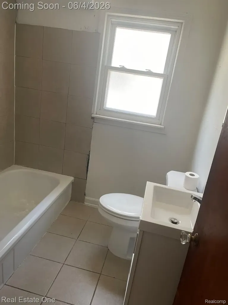 25963 Powers Avenue Dearborn Heights City MI 48125
