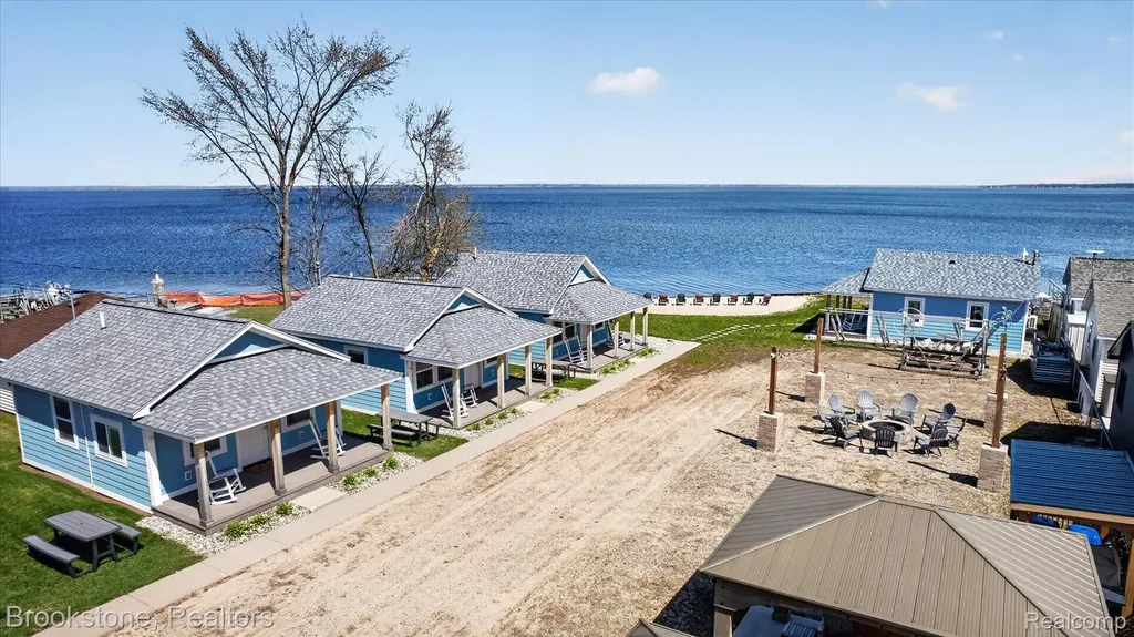 6330 W Houghton Lake Drive Roscommon Township MI 48629