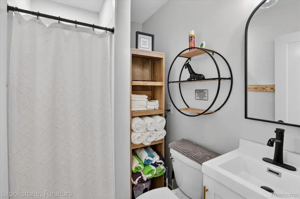6330 W Houghton Lake Drive Roscommon Township MI 48629