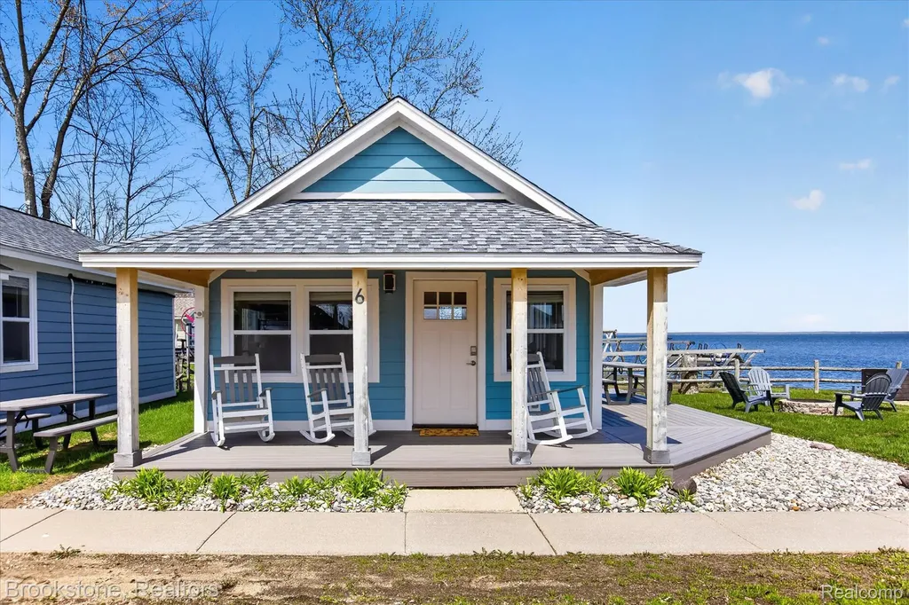6330 W Houghton Lake Drive Roscommon Township MI 48629
