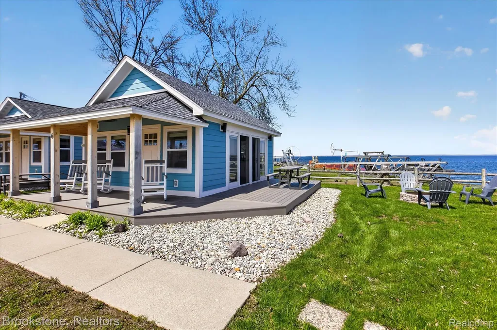 6330 W Houghton Lake Drive Roscommon Township MI 48629