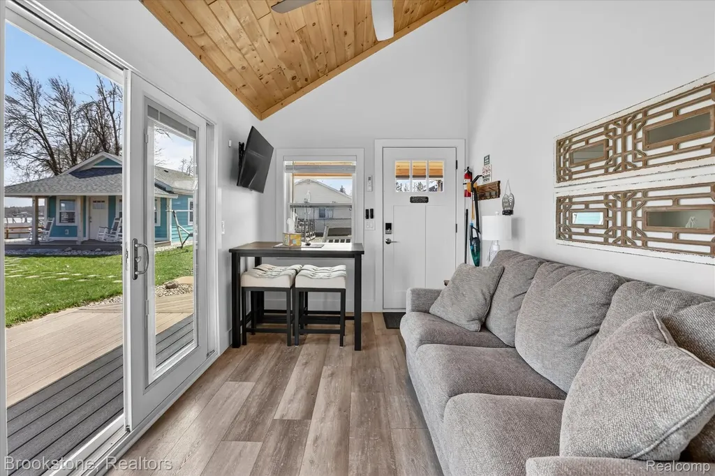 6330 W Houghton Lake Drive Roscommon Township MI 48629