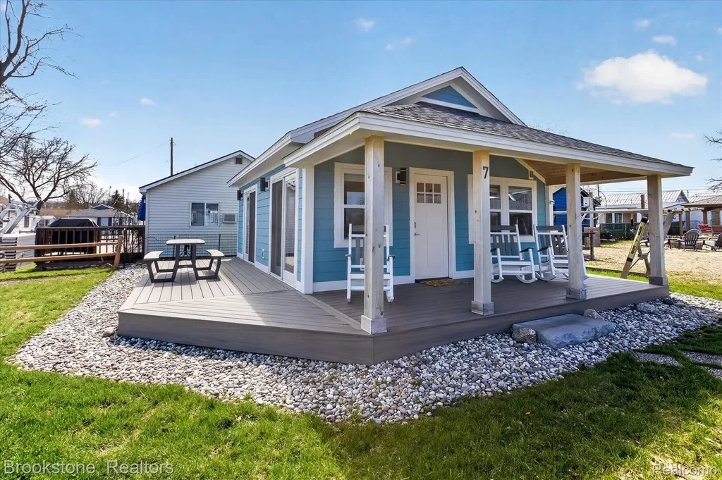 6330 W Houghton Lake Drive Roscommon Township MI 48629
