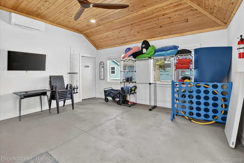 6330 W Houghton Lake Drive Roscommon Township MI 48629