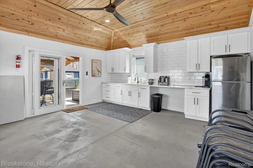 6330 W Houghton Lake Drive Roscommon Township MI 48629