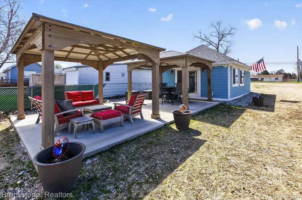 6330 W Houghton Lake Drive Roscommon Township MI 48629