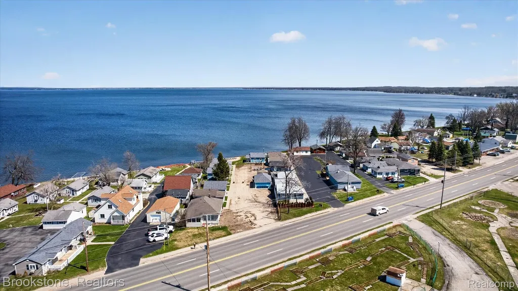6330 W Houghton Lake Drive Roscommon Township MI 48629