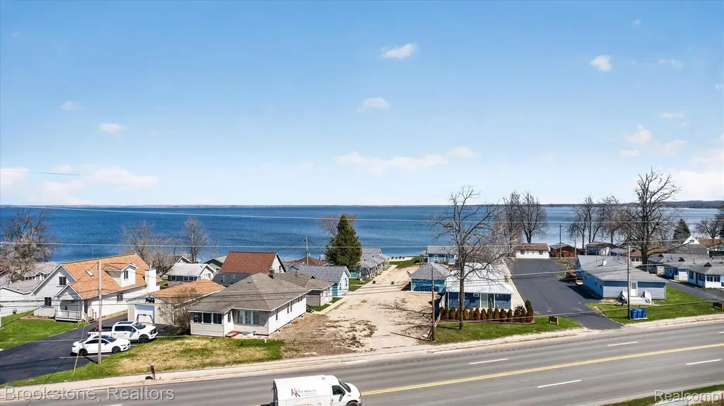 6330 W Houghton Lake Drive Roscommon Township MI 48629