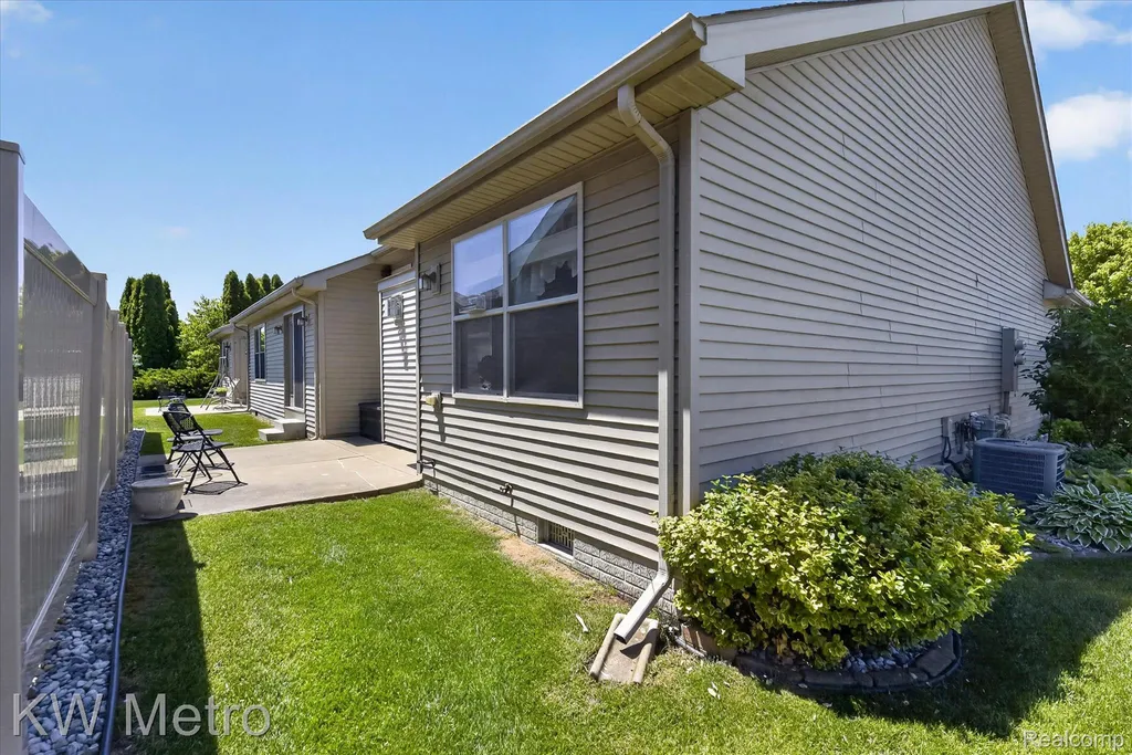717 Koreys Circle Blissfield Village MI 49228