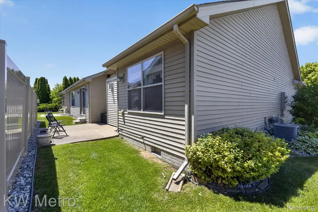 717 Koreys Circle Blissfield Village MI 49228