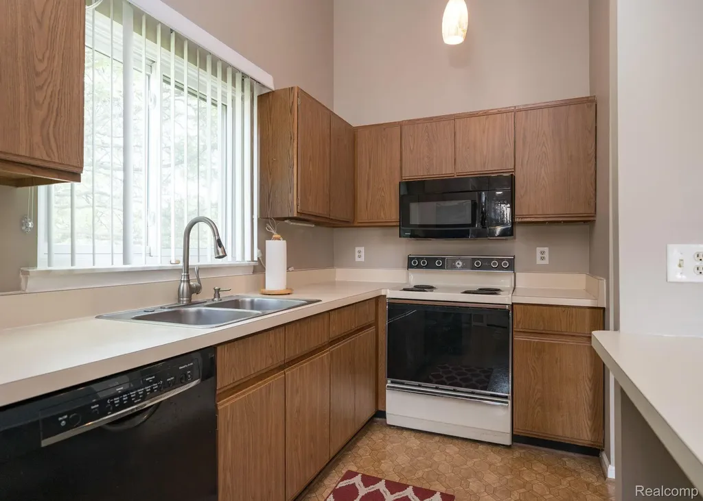 61957 Ticonderoga Drive South Lyon City MI 48178