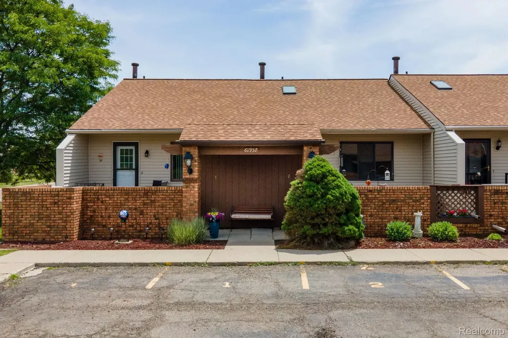 61957 Ticonderoga Drive South Lyon City MI 48178