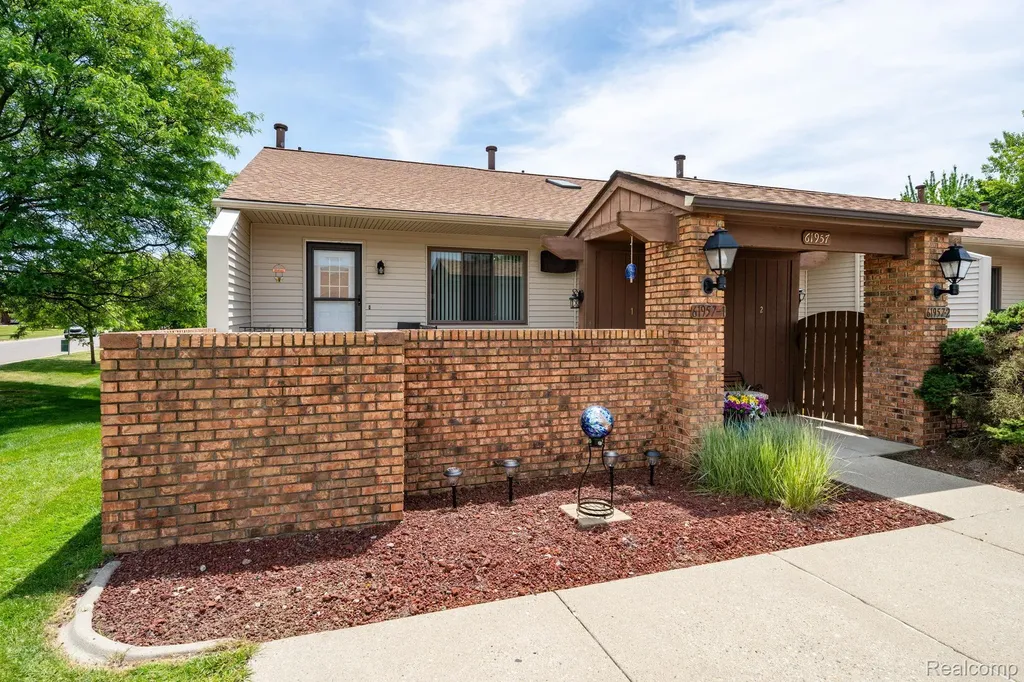 61957 Ticonderoga Drive South Lyon City MI 48178
