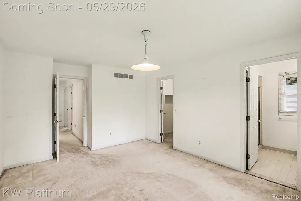 1614 Crestline Lane Rochester Hills City MI 48307