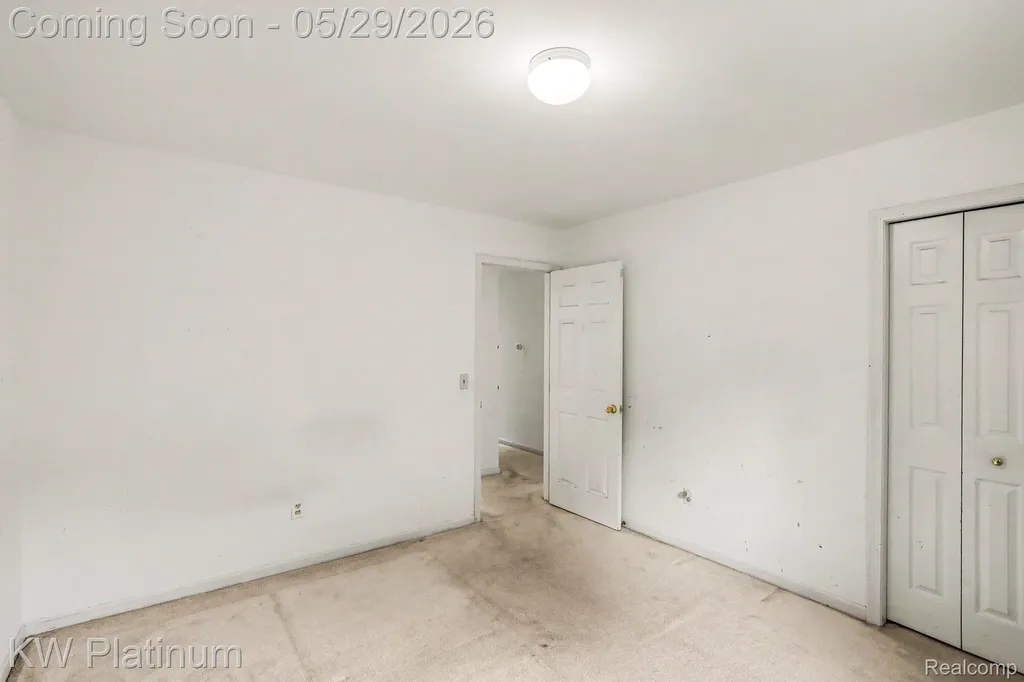 1614 Crestline Lane Rochester Hills City MI 48307