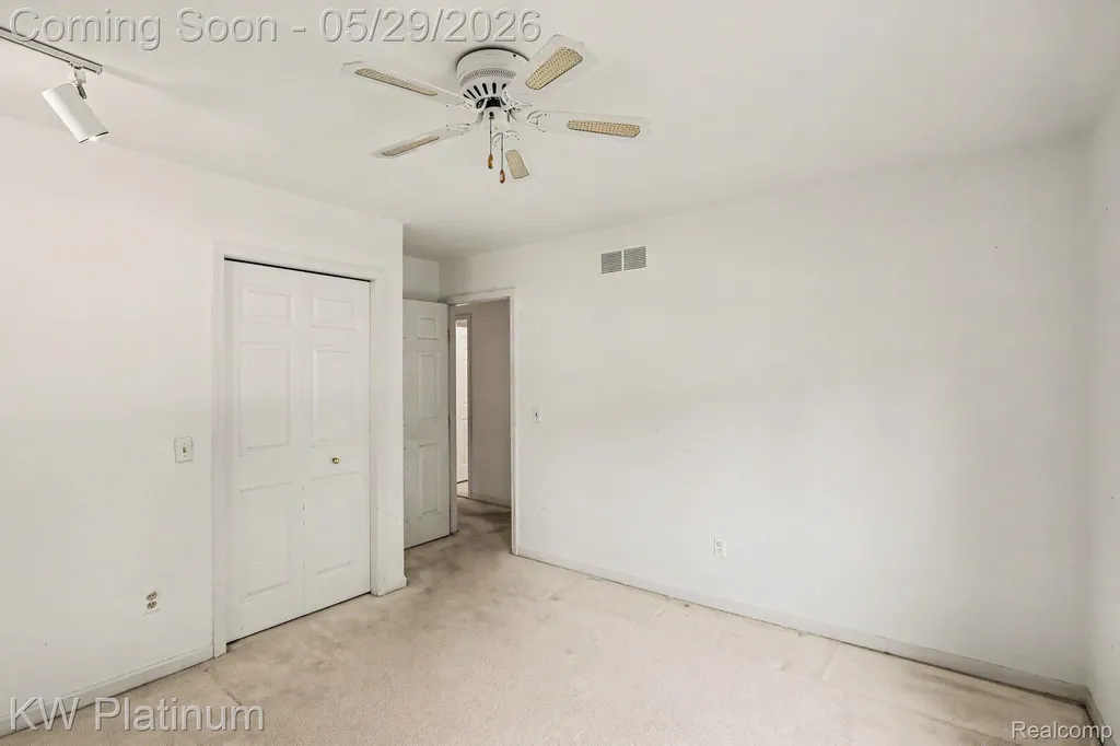 1614 Crestline Lane Rochester Hills City MI 48307