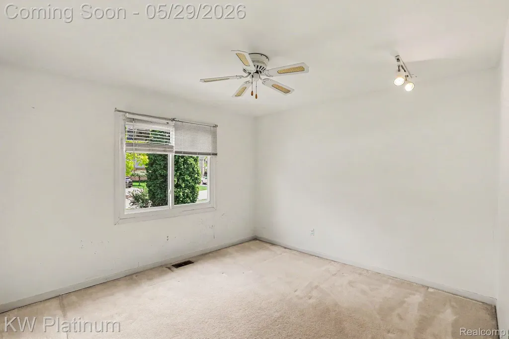 1614 Crestline Lane Rochester Hills City MI 48307