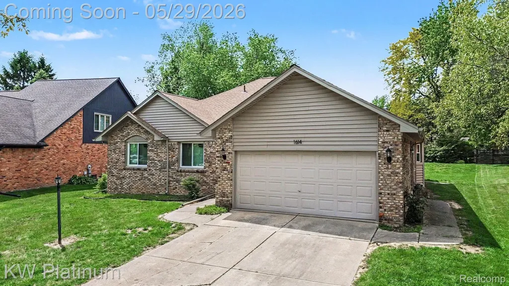 1614 Crestline Lane Rochester Hills City MI 48307