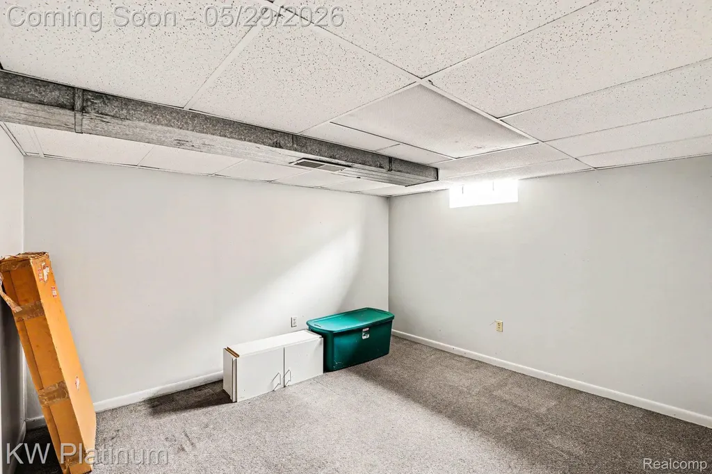 1614 Crestline Lane Rochester Hills City MI 48307