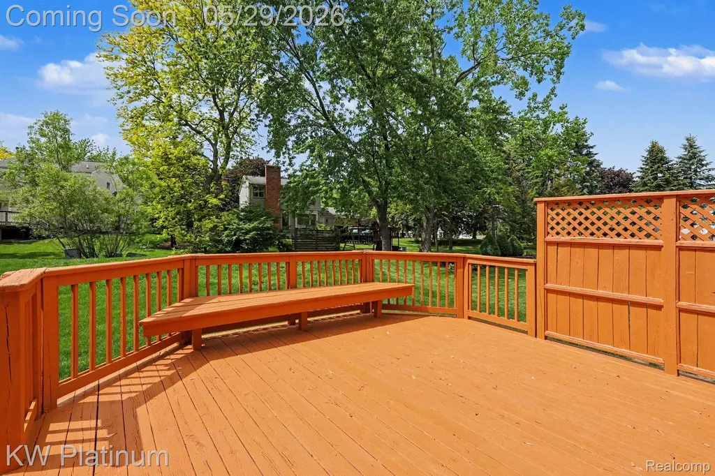 1614 Crestline Lane Rochester Hills City MI 48307