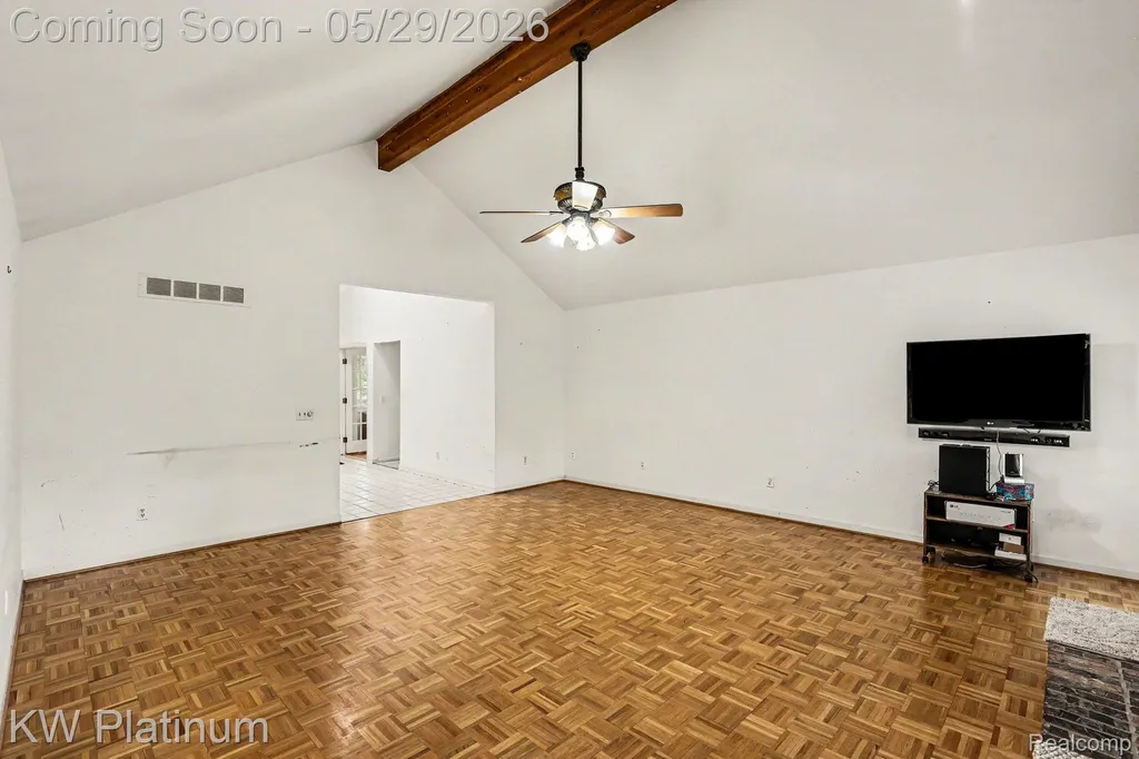 1614 Crestline Lane Rochester Hills City MI 48307